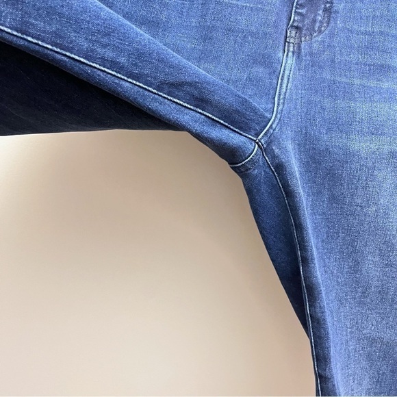 Soft Surroundings Medium Wash Denim High Rise Tapered Straight Leg Jeans Size 10 - Picture 3 of 9